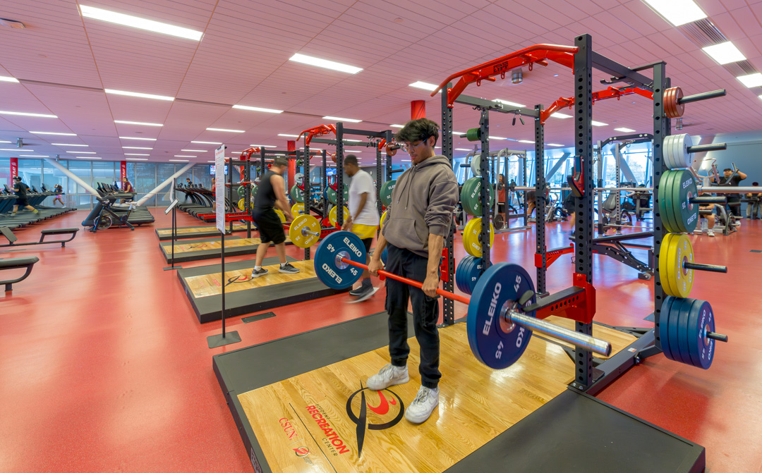 Students using the SRC's new Olympic lifting platforms