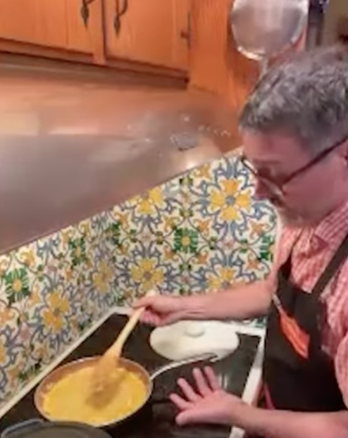 How to prepare Tortilla Española with Dr Perez-Boluda.