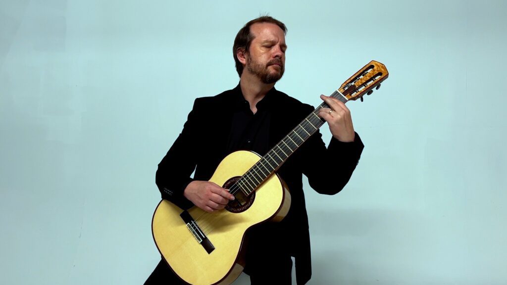 Guitarist ALYN MEARNS